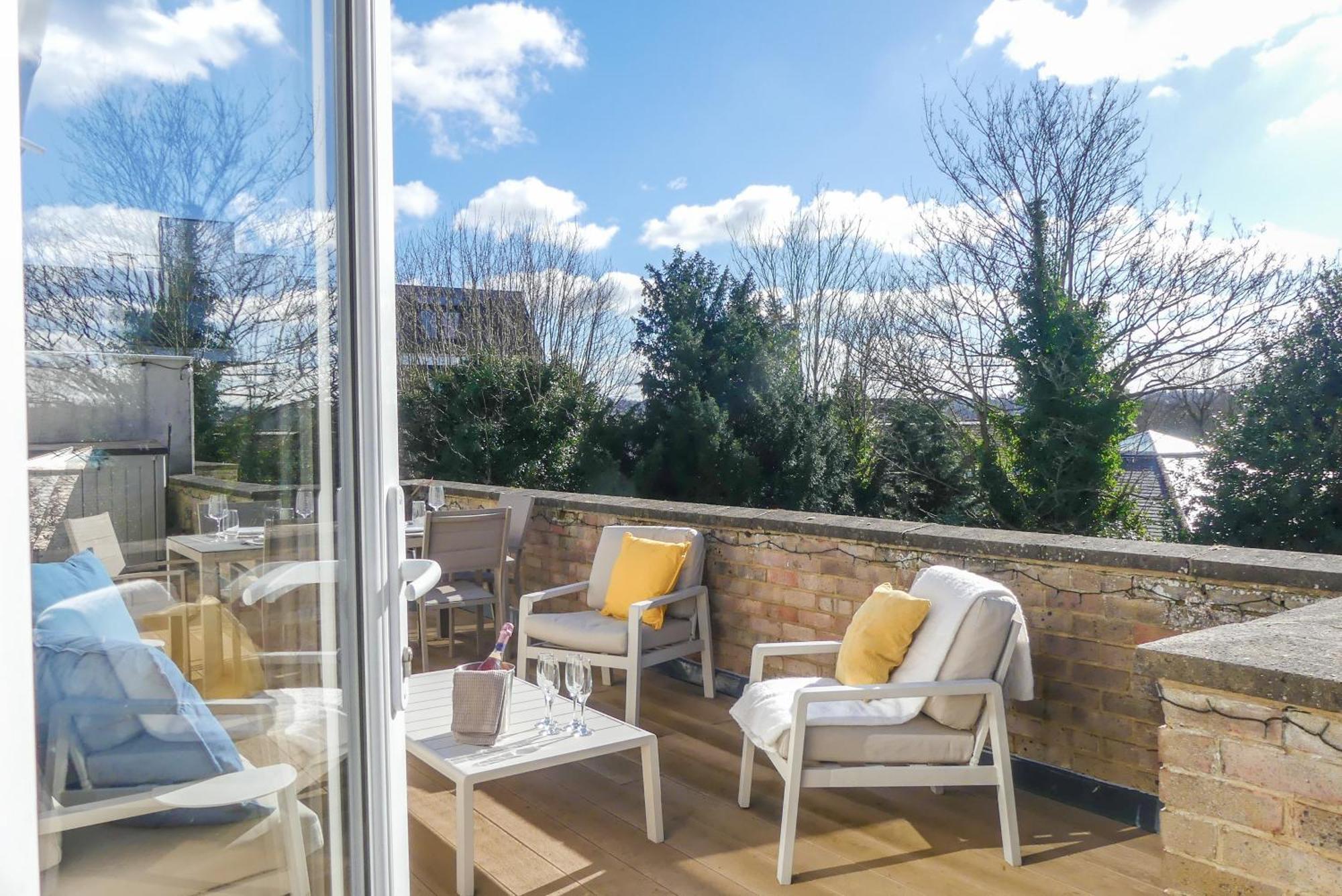 Ferienwohnung Luxury Penthouse W Balcony - 2X Free Parking Royal Tunbridge Wells Exterior foto